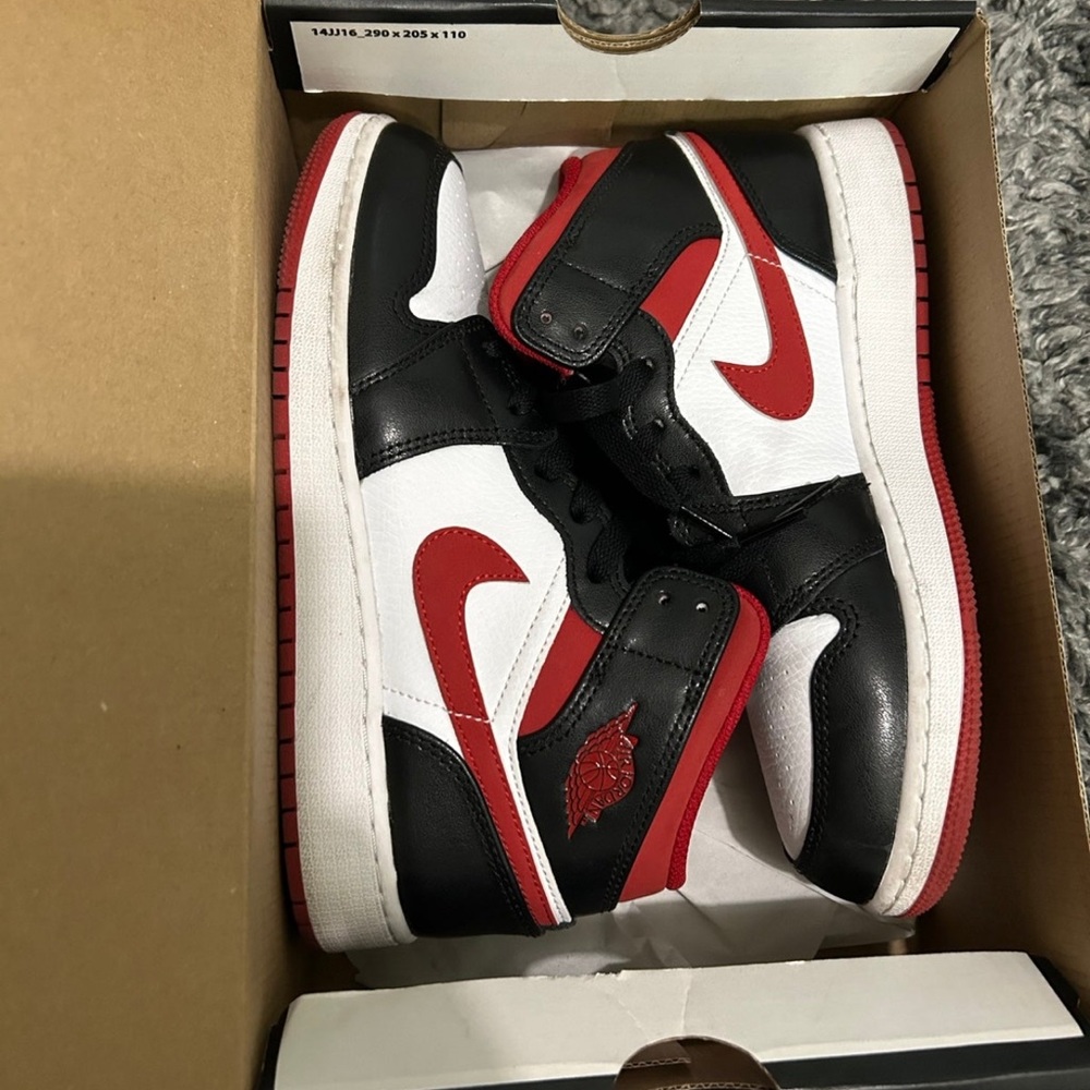 Air Jordan 1 MID (GS) 5.5Y